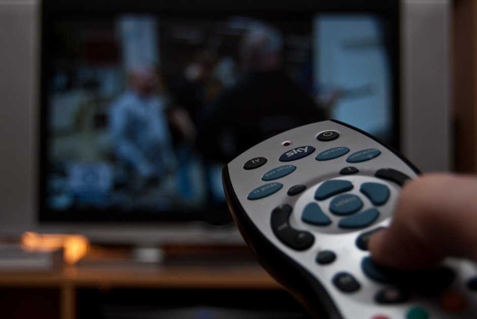 La hora del NO humor en televisión: ‘Gym Tony’ vs ‘Zapeando’.